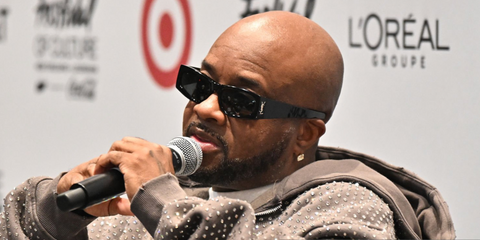 Record producer and rapper Jermaine Dupri was seen wearing black Saint Laurent SL M140 001 wraparound sunglasses at the 2025 Essence Festival Of Culture in New Orleans, Louisiana, July 2025. Shop online now on Pretavoir