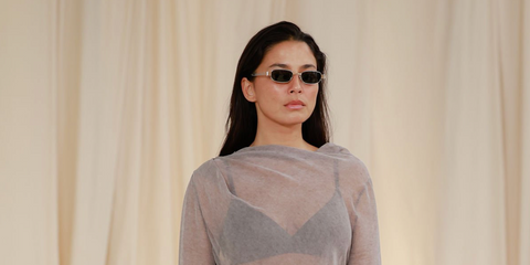 Jessica Gomes was seen wearing gold and silver Bottega Veneta BV1381S 003 sunglasses at the Australian Fashion Week 2025.