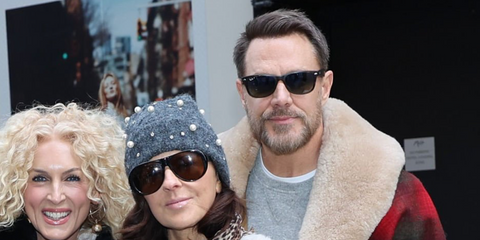 Musician Jimi Westbrook, pictured with Kimberly Schlapman and Karen Fairchild, was seen wearing tortoiseshell Ray-Ban New Wayfarer RB 2132 865/78 Polarised sunglasses with gradient lenses at "Dick Clark's New Year's Rockin' Eve with Ryan Seacrest" in Times Square, New York City, December 2025.