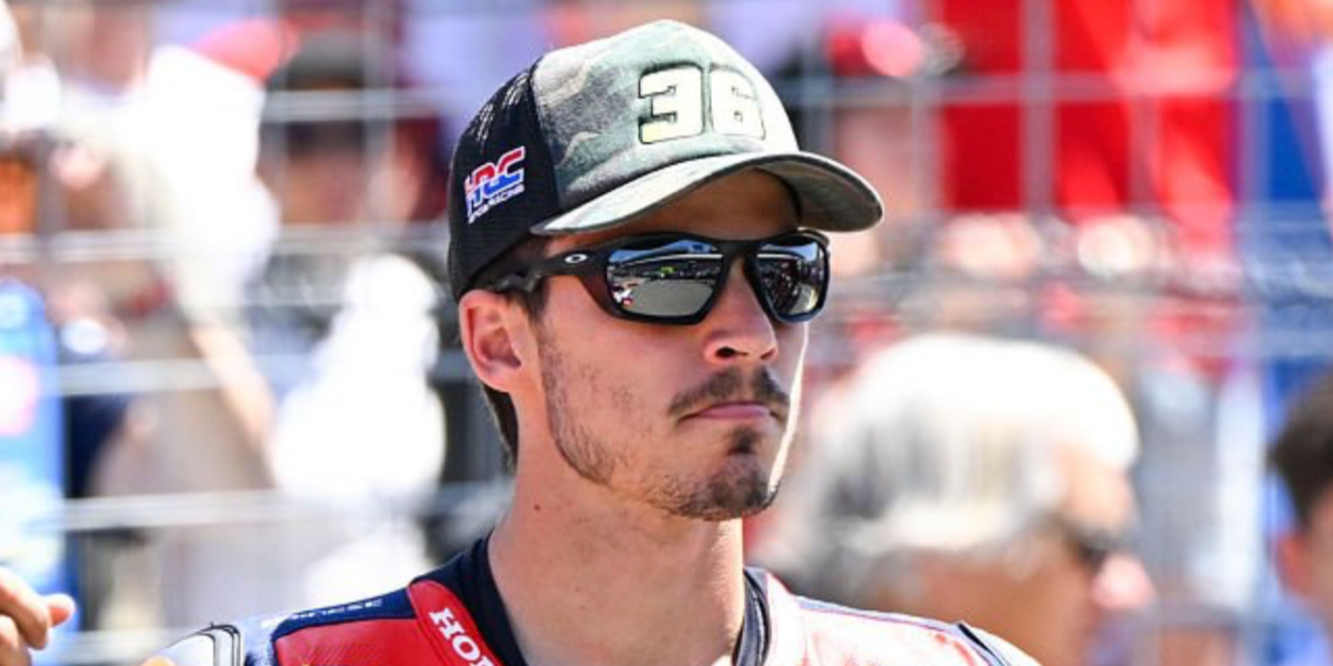 Spanish motorcycle racer Joan Mir was seen wearing black Oakley Lateralis OO9431 02 Prizm sunglasses at the MotoGP of Spain, April 2026.