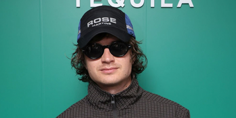 Joe Keery, also known as Djo, was seen wearing black Persol Loris 3378S 95/31 round sunglasses at the US Open 2025. Shop online now on Pretavoir