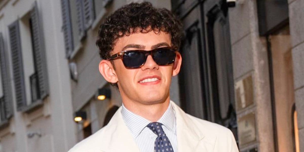 Heartstopper actor Joe Locke was seen wearing tortoiseshell Polo Ralph Lauren PH4240U 6089/80 sunglasses with blue lenses at the Ralph Lauren Menswear Spring Summer 2027 fashion show during Milan Men's Fashion Week.