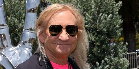 American rock guitarist Joe Walsh was seen wearing silver Ray-Ban RB 3449 003/8G sunglasses at the Ringo Starr's Peace & Love Birthday in Beverly Hills, July 2021. Shop online now on Pretavoir