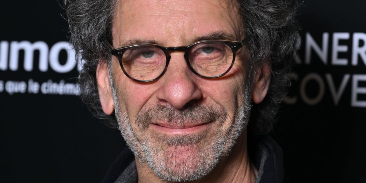 Filmmaker Joel Coen was seen wearing Garrett Leight Winward 1050 GITL optical glasses at the 10th International Festival Of Restored Film in Paris, March 2023. Shop online now on Pretavoir
