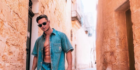 Joel Corry is seen wearing Versace 4406 GB1/87 sunglasses in his Instagram post