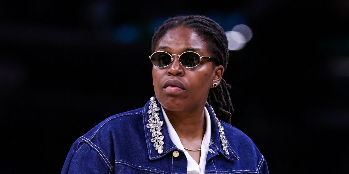 Bosnian-Bahamian basketball player Jonquel Jones was seen wearing Prada PR 65ZS ZVN09T oval sunglasses ahead of the New York Liberty game against the Phoenix Mercury in Arizona, June 2025. Shop online now on Pretavoir