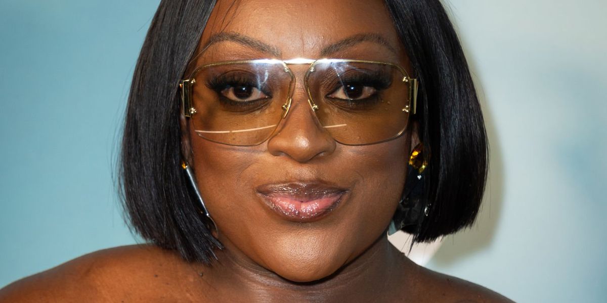 Stand up comedian Judi Love was seen wearing gold Bottega Veneta BV1065S 005 sunglasses with yellow lenses at the London premiere of "Big Man" in June 2025. Shop online now on Pretavoir