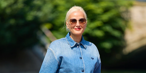 French film director Julia Ducournau was seen wearing Prada PR 57YS ZVN3D0 sunglasses at the Venice Film Festival 2025. Shop online now on Pretavoir