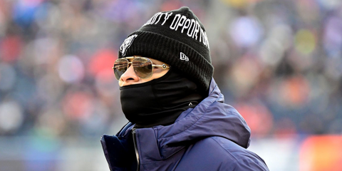 American quarterback Justin Fields was seen wearing black and gold Versace 2236 1002/87 aviator sunglasses in Chicago. Shop online now on Pretavoir