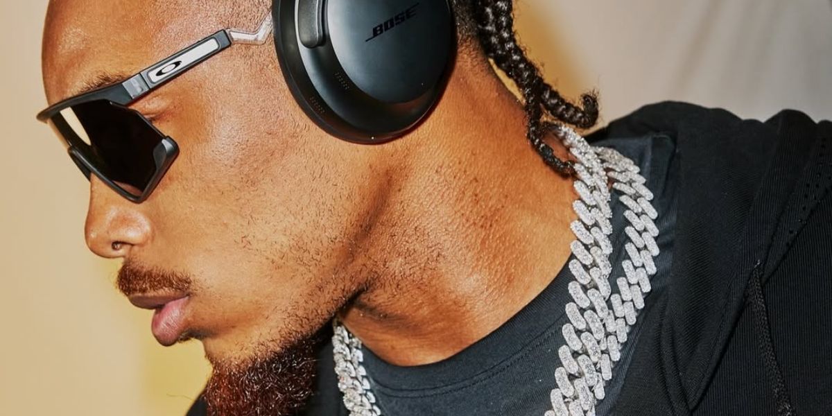 Justin "Jets" Jefferson is seen wearing Oakley BXTR OO9280 01 Prizm sunglasses in his Instagram post