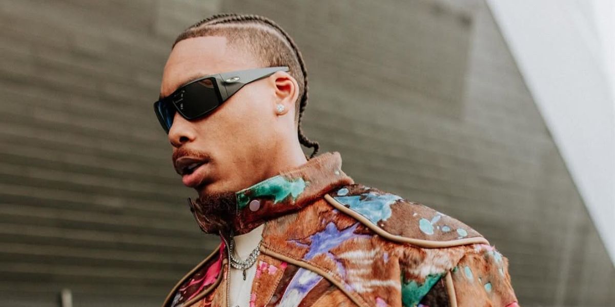 Justin "Jets" Jefferson is seen wearing Oakley Heliostat OO9231 02 Prizm Polarised sunglasses in his Instagram post