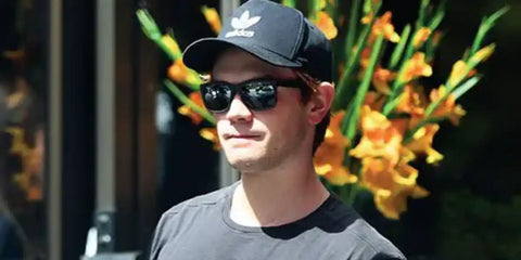 KJ Apa was seen wearing black Ray-Ban Justin 4165  Black/Silver Mirror 622/6G sunglasses after hitting the gym