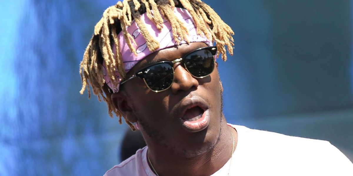 KSI was seen wearing the iconic Ray-Ban Clubmaster 3016 W0365 Black half-rim sunglasses