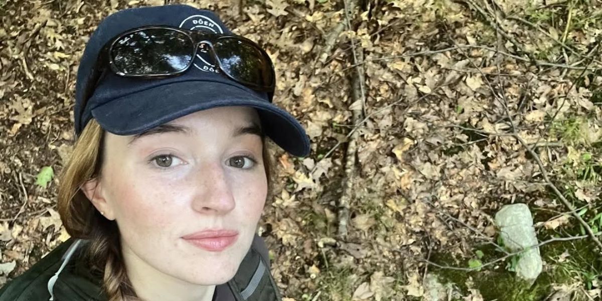 The Last of Us actress Kaitlyn Dever was seen wearing black Ray-Ban Daddy-O RB 2016 601/31 sunglasses in her Instagram post