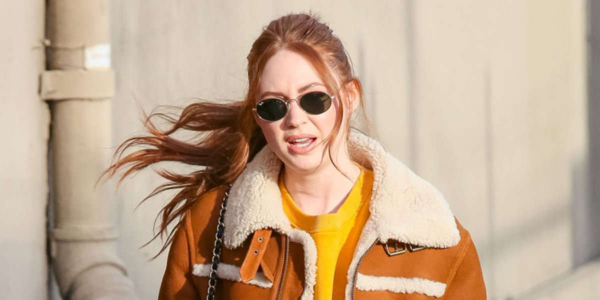 Scottish actress Karen Gillan was seen wearing gold Ray-Ban Oval RB 3547 001/31 sunglasses outside Jimmy Kimmel Live! studio. Shop online now on Pretavoir