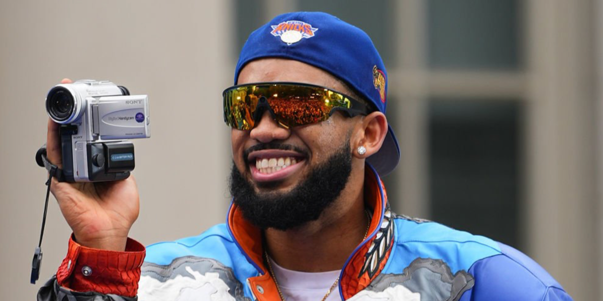Basketball player Karl-Anthony Towns was seen wearing black Oakley Meta Vanguard OW8001 04 Smart Glasses with 24k prizm lenses at the New York Knicks ticker-tape parade, June 2026.