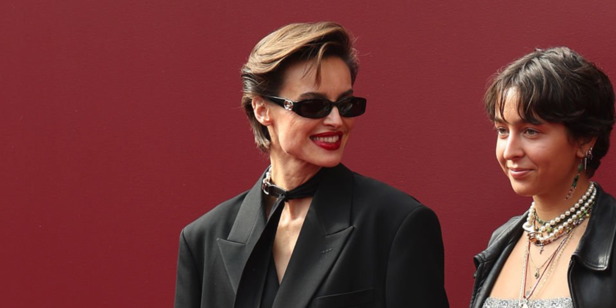 Polish-Italian actress Kasia Smutniak, pictured with daughter Sophie Taricone, was seen wearing black Gucci GG1661S 001 sunglasses at the Gucci Spring/Summer 2025 fashion show during Milan Fashion Week. Shop online now on Pretavoir