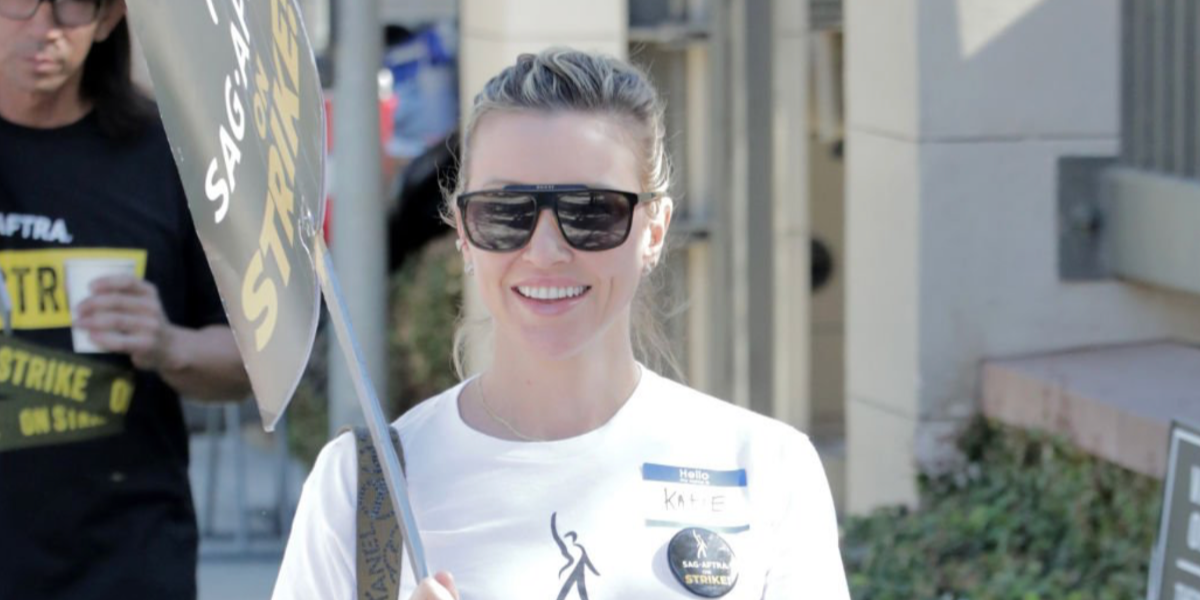 Actress Katy Cassidy was seen wearing black Gucci GG1039S 001 sunglasses at the SAG-AFTRA Strike in Los Angeles, October 2023. Shop online now on Pretavoir
