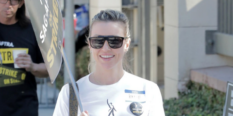 Actress Katy Cassidy was seen wearing black Gucci GG1039S 001 sunglasses at the SAG-AFTRA Strike in Los Angeles, October 2023. Shop online now on Pretavoir