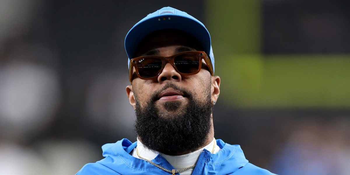 American football player Keenan Allen of Los Angeles Chargers was seen wearing brown Ray-Ban Meta Wayfarer RW4006 6706/83 Polarised Smart Glasses before the game against the Las Vegas Raiders, September 2025.