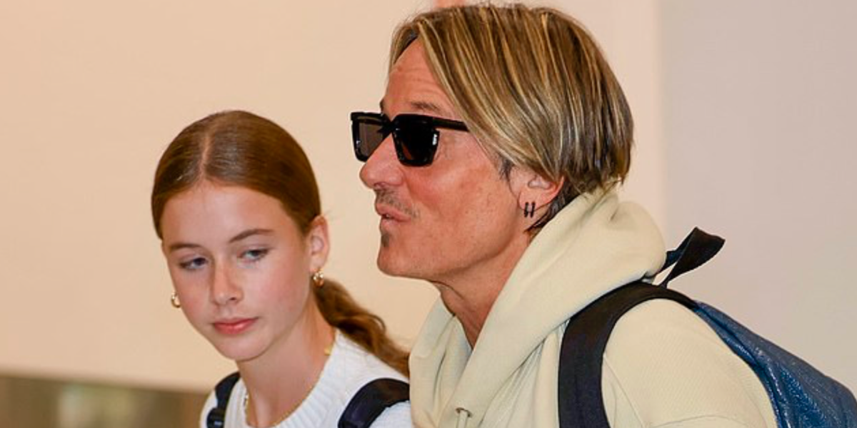 Keith Urban was seen wearng black Off-White Tucson OERI113 1007 square sunglasses at the Sydney airport, August 2024