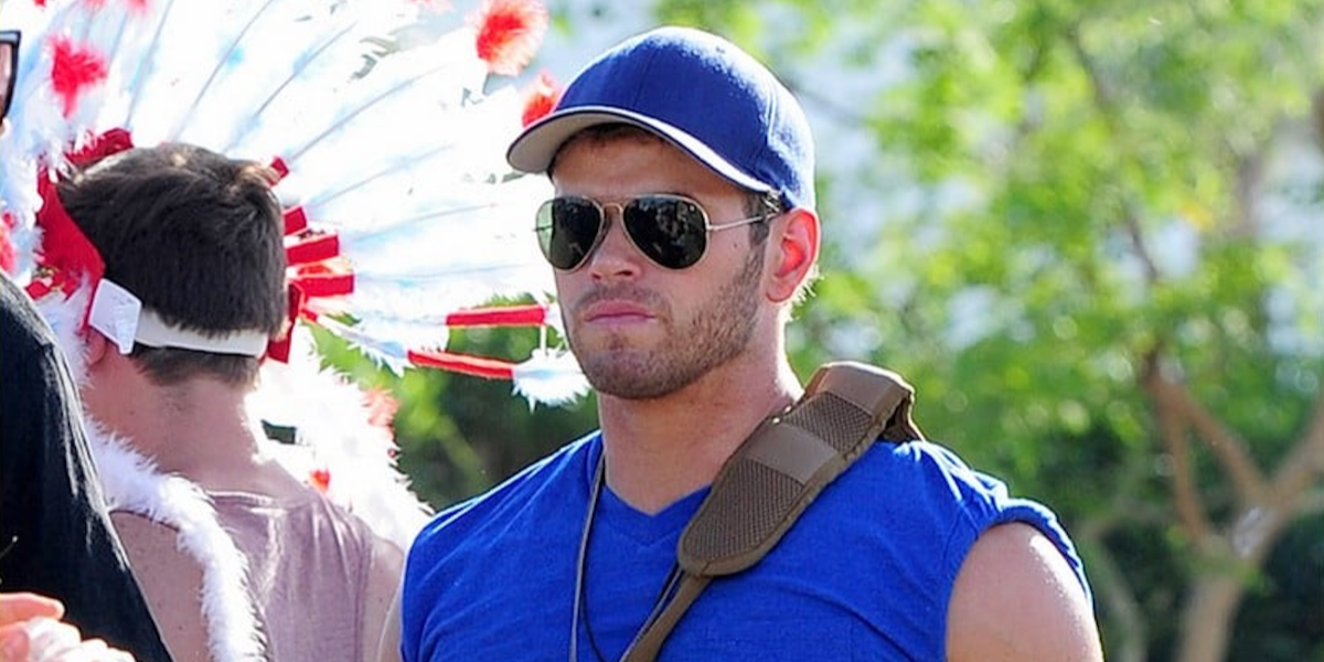 Actor Kellan Lutz was seen wearing Ray-Ban Aviator 3025 L0205 Gold/G15 Green sunglasses at the Coachella Music Festival 2013. Shop online now on Pretavoir