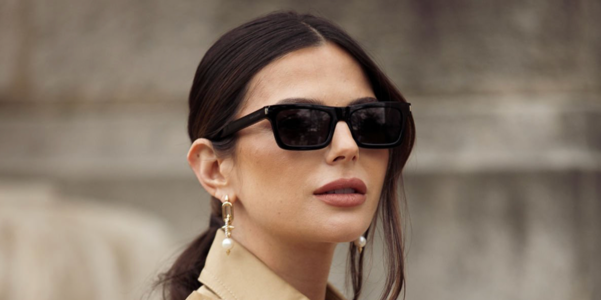 Model Kelly Piquet was seen wearing black Saint Laurent Sun SL 461 Betty 001 sunglasses at the Zimmermann Fall/Winter 2025 fashion show during Paris Fashion Week.