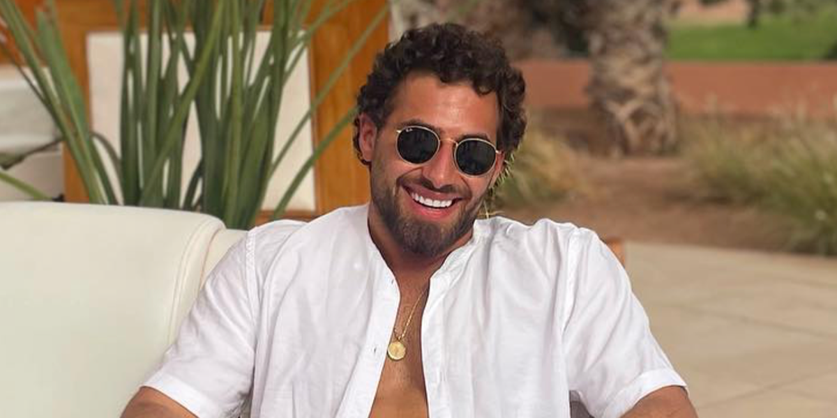 Love Island 2017 winner Kem Cetinay was seen wearing gold Ray-Ban Round Metal RB 3447N 001 sunglasses in his Instagram post, November 2022.