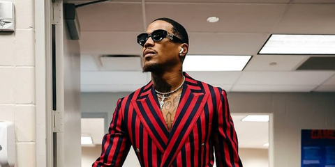 American football player Kendrick Bourne was seen wearing black Miu Miu MU 11WS 1AB5S0 sunglasses during NFL week 8 pregame arrival in October 2025.