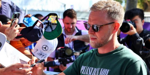 Kevin Magnussen wears Oliver Peoples Gregory Peck Sun OV5217S 1485/W4 sunglasses to a fan meeting during Australian Grand Prix