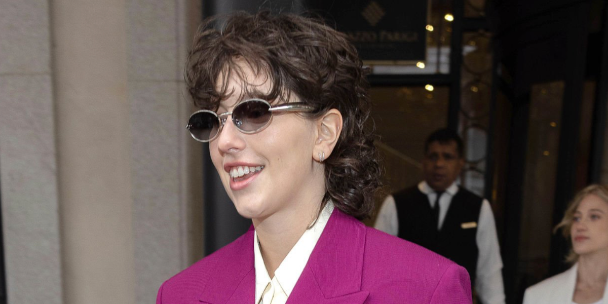Singer-songwriter King Princess was seen wearing silver Bottega Veneta Sardine BV1386S 003 round sunglasses with grey gradient lenses at the Bottega Veneta Spring/Summer 2026 fashion show during Milan Fashion Week. Shop online now on Pretavoir