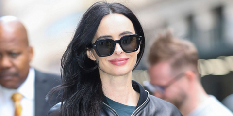 Krysten Ritter was seen wearing black Oliver Peoples Kienna OV5526SU 1005/87 sunglasses in New York City, March 2025. Shop online now on Pretavoir