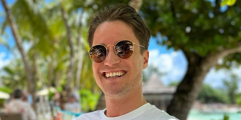 Norwegian DJ Kygo was seen wearing gold Ray-Ban Round Metal RB 3447 001/51 sunglasses with brown gradient lenses in April 2024.