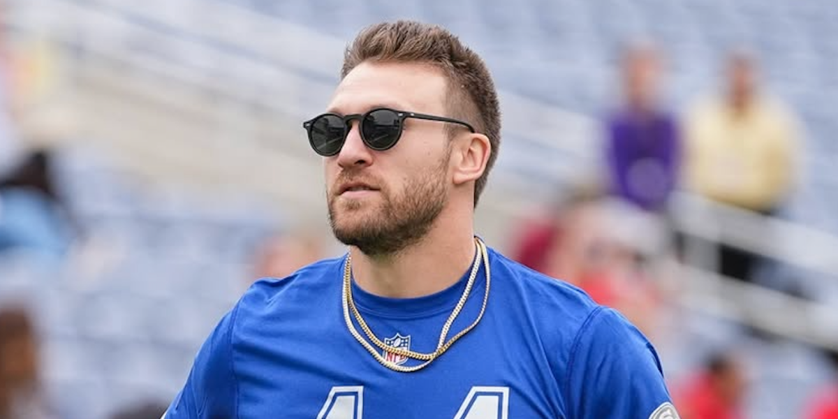 American football player Kyle Juszczyk was seen wearing black Oliver Peoples Gregory Peck Sun OV5217S 1031/P2 Polarised sunglasses in his Instagram post, February 2025. Shop online now on Pretavoir