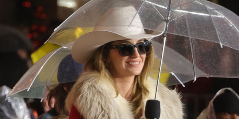 American country singer Lainey Wilson was seen wearing matte black Ray-Ban Meta Wayfarer Gen 2 RW4012 601S/T3 Polarised Smart Glasses during her performance at Macy's Thanksgiving Parade in New York City, November 2025.