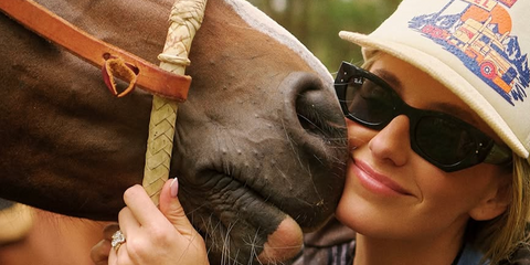 American country singer Lainey Wilson was seen wearing black Ray-Ban Zena RB 4430 6677/81 sunglasses with grey Polarised lenses in her Instagram post, February 2026