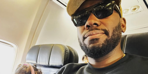 Lamorne Morris was seen wearing Tom Ford Dunning-02 TF907 01V square sunglasses during a flight, shared on Instagram