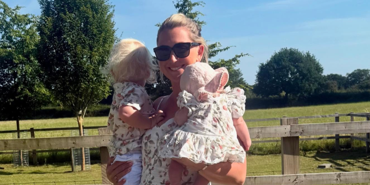 Cyclist Laura Kenny was seen wearing black Saint Laurent Sun SL M40 003 square sunglasses in her Instagram post, July 2025. Shop online now on Pretavoir