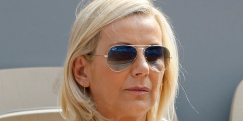 French journalist and TV presenter Laurence Ferrari was seen wearing silver Ray-Ban Aviator 3025 003/3F sunglasses with blue gradient lenses at the French Open 2025. Shop online now on Pretavoir