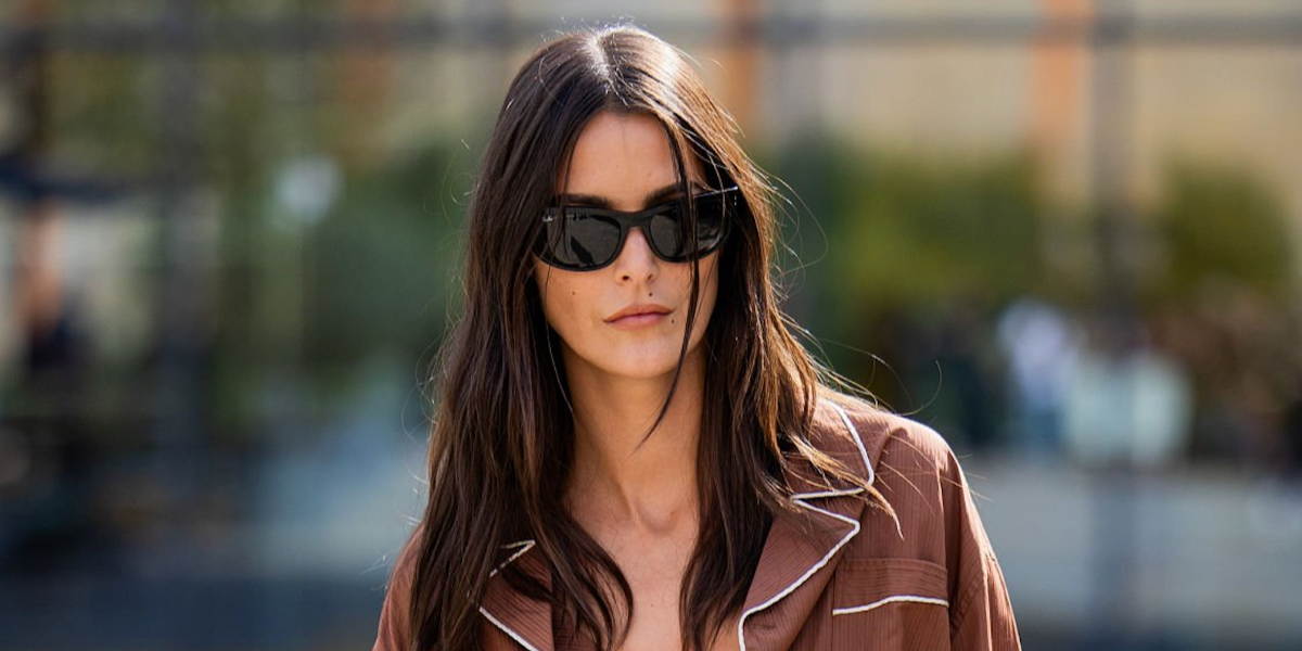 French model Leia Sfez was seen wearing black Ray-Ban Mega Balorama RB 2289 901/31 sunglasses at the Prada Spring/Summer 2026 fashion show during Milan Fashion Week. Shop online now on Pretavoir