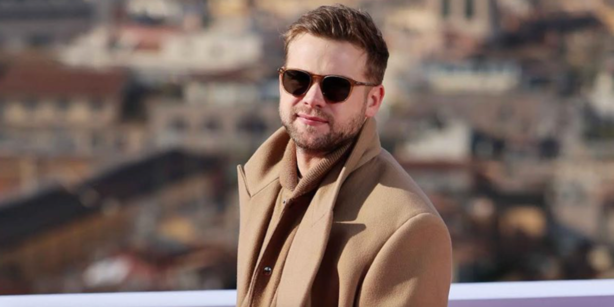 Leo Woodall was seen wearing transparent brown David Beckham DB 1160/S EX470 round sunglasses at the Rome photo call of Bridget Jones: Mad About the Boy