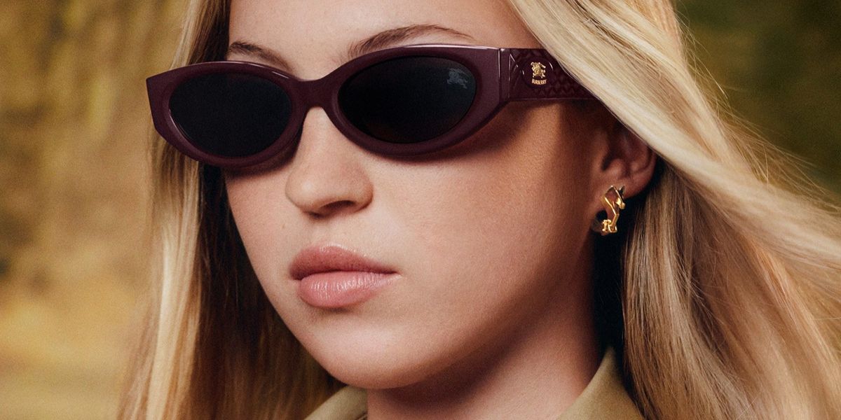 LIla Grace Moss wore burgundy Burberry BE4505U 4259/73 sunglasses in the Burberry Autumn Winter 2026 campaign
