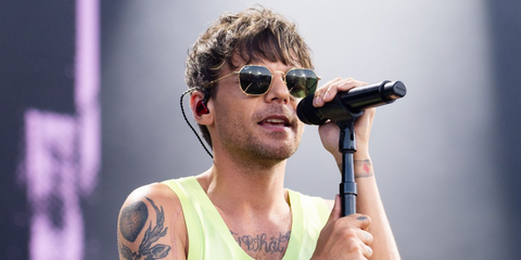 Louis Tomlinson was seen wearing gold Ray-Ban Jim RB 3694 001/31 sunglasses  at Sziget Festival 2024 in Budapest, Hungary. Shop online now on Pretavoir