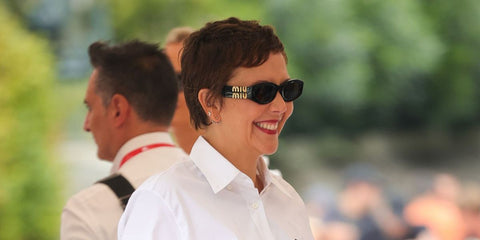 Maggie Gyllenhaal was seen wearing black Miu Miu MU 11WS 1AB5S0 sunglasses at the Venice Film Festival 2023. Shop online now on Pretavoir