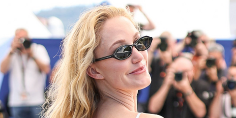 Maika Monroe was seen wearing black Alexander McQueen AM0559S 001 sunglasses at the Victorian Psycho photocall during Cannes Film Festival 2026.