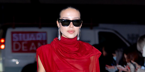 TikToker Maina Suarez was seen wearing black Ray-Ban Mega Wayfarer RB 0840S 901/58 Polarised sunglasses at the Tory Burch Fall/Winter 2026 fashion show during New York Fashion Week.