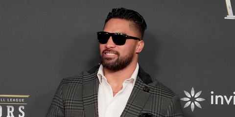 Former American football player Manti Te'o was seen wearing black Ray-Ban Boyfriend RB 4147 601/87 sunglasses at the Annual NFL Honors 2026 in San Francisco, February 2026.