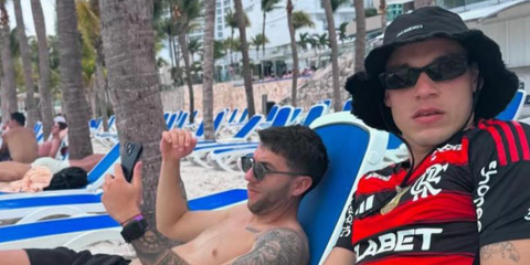 Uruguayan footballer Manuel Ugarte was seen wearing black Ray-Ban Teru RB 4425 6677/87 sunglasses in Manchester United fan social media post.