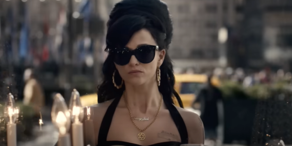 Marisa Abela was seen wearing black Gucci GG0998S 001 sunglasses in her role as Amy WInehouse in 2024 movie Back to Black