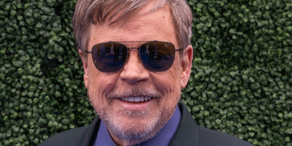 Actor Mark Hamill was seen wearing antique gold Oliver Peoples Avison OV1349ST 5284/52 sunglasses with green lenses at the Film Independent Spirit Awards 2026.